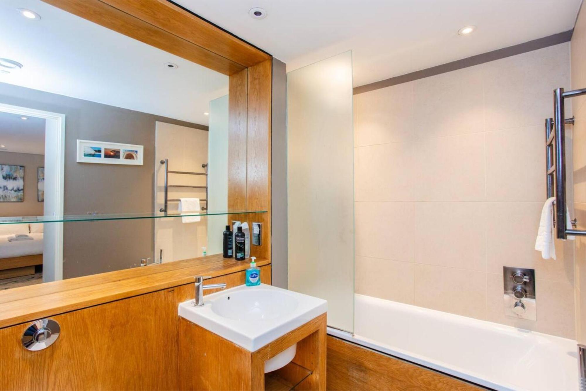 Modern 3 Bedroom Apartment In Paddington London Kültér fotó